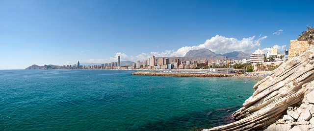 Wie lange dauert es mit dem Zug von Alicante nach Barcelona zu kommen?