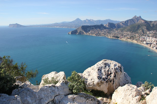 Wie viele Sonnenstunden pro Jahr gibt es in Alicante?