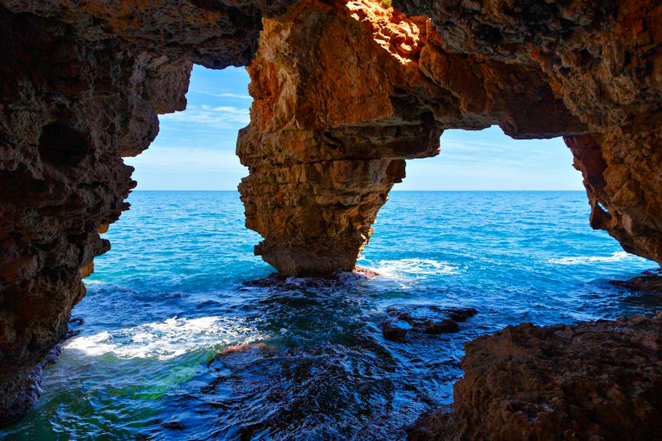Welche Stadt liegt in der Nähe von Valencia, Spanien?