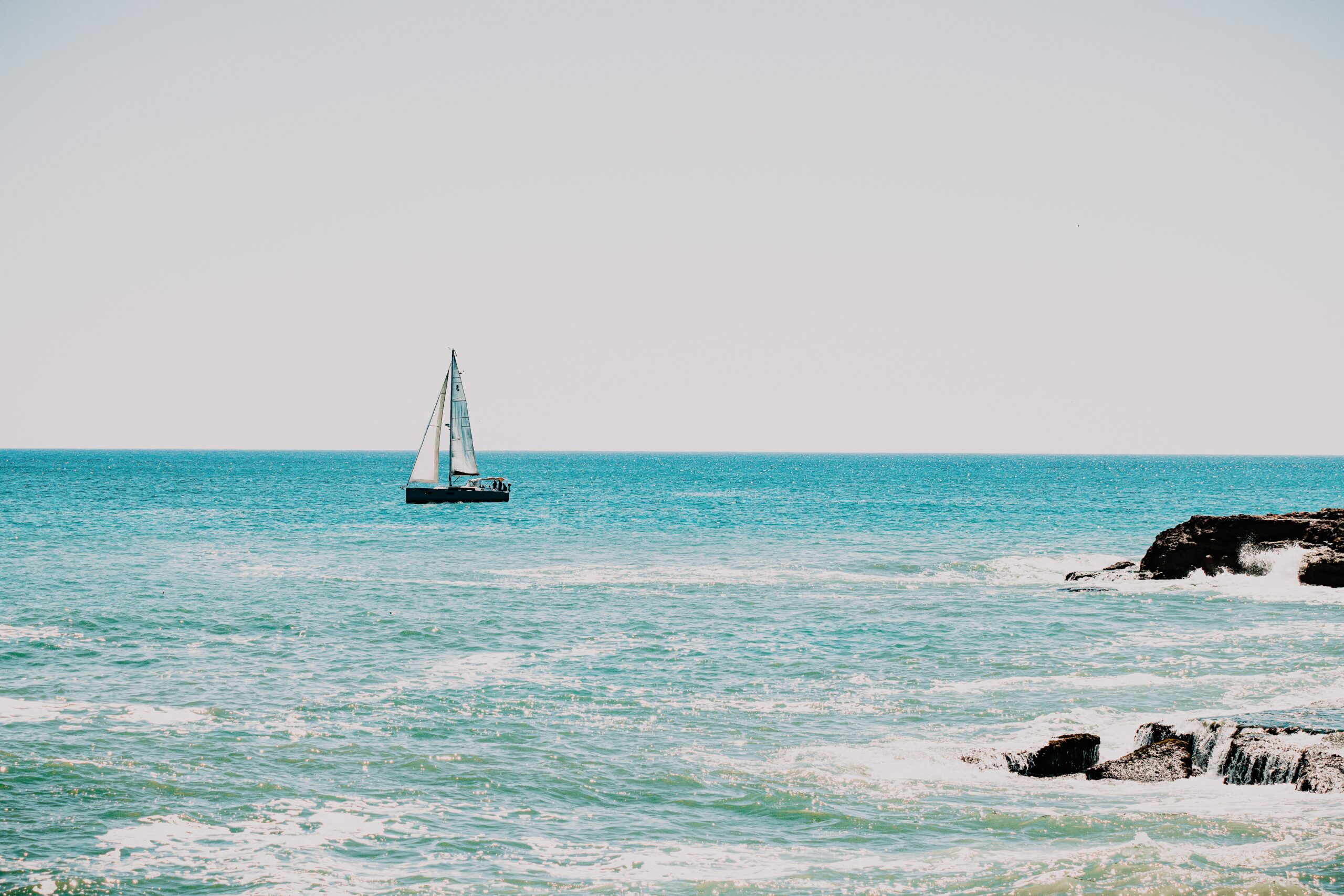 Wie viele Kilometer hat die Costa Blanca?